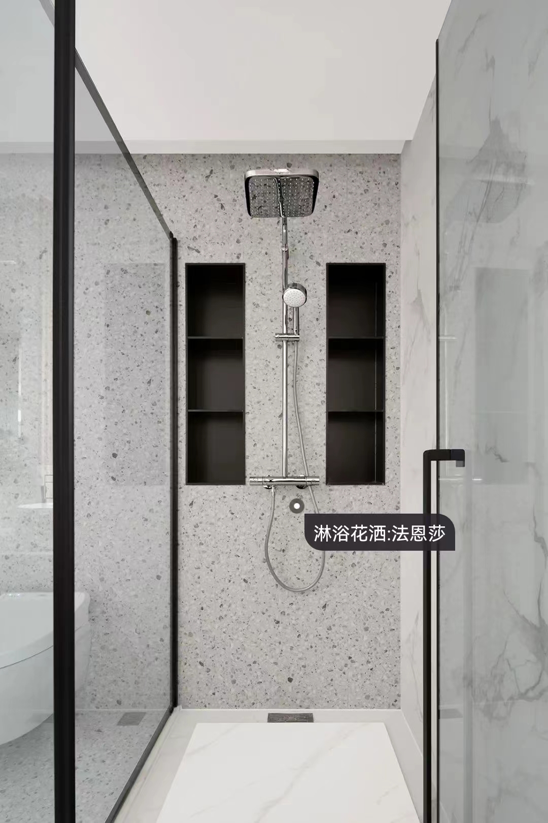 小兩口住躍層還能裝出溫度？細(xì)節(jié)精準(zhǔn)把控詮釋大而不空