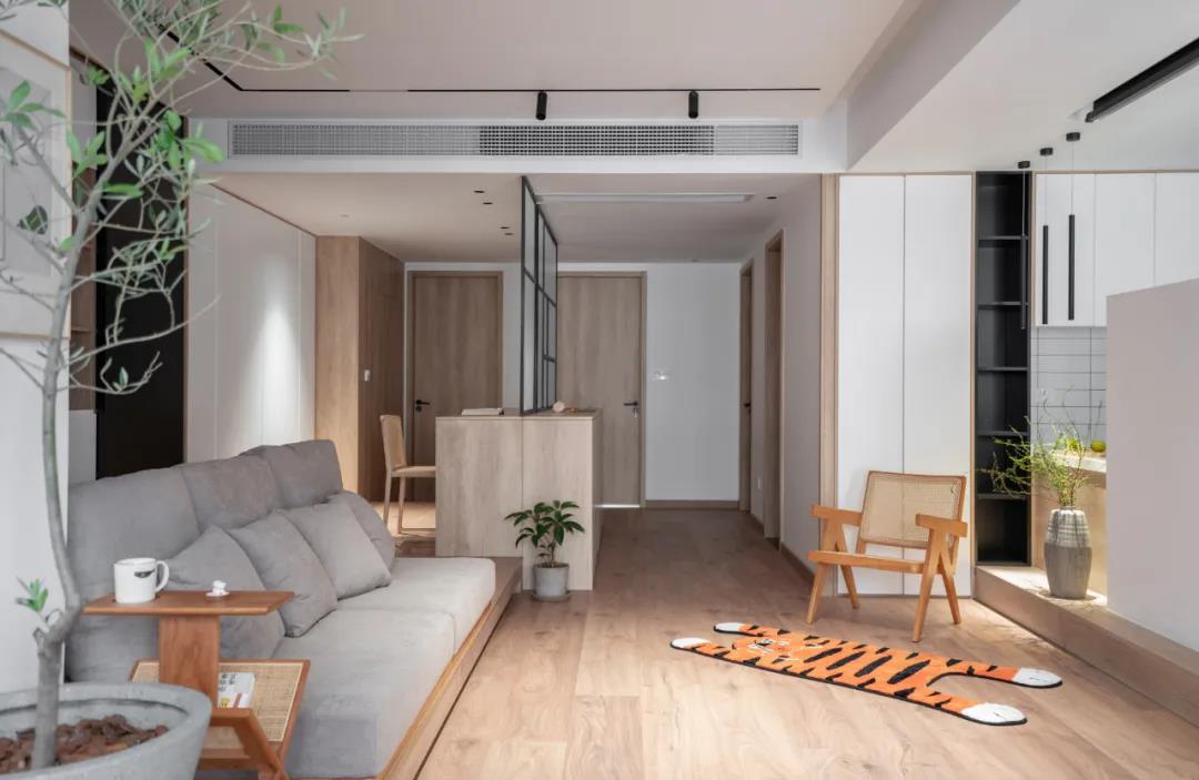 深圳125㎡，榻榻米地臺(tái)搭建「客廳沙發(fā)區(qū)」，實(shí)用度max!
